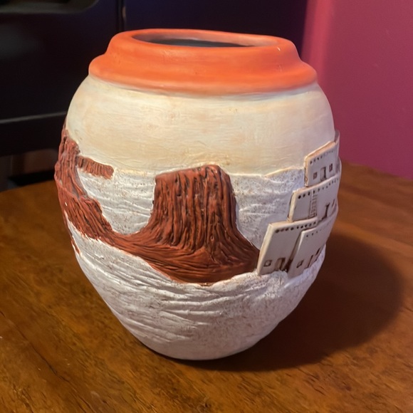 Handmade ceramic southwest vase - Picture 5 of 9